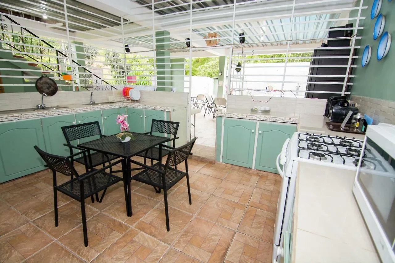 Lopinot Country Villa Arouca Lodge